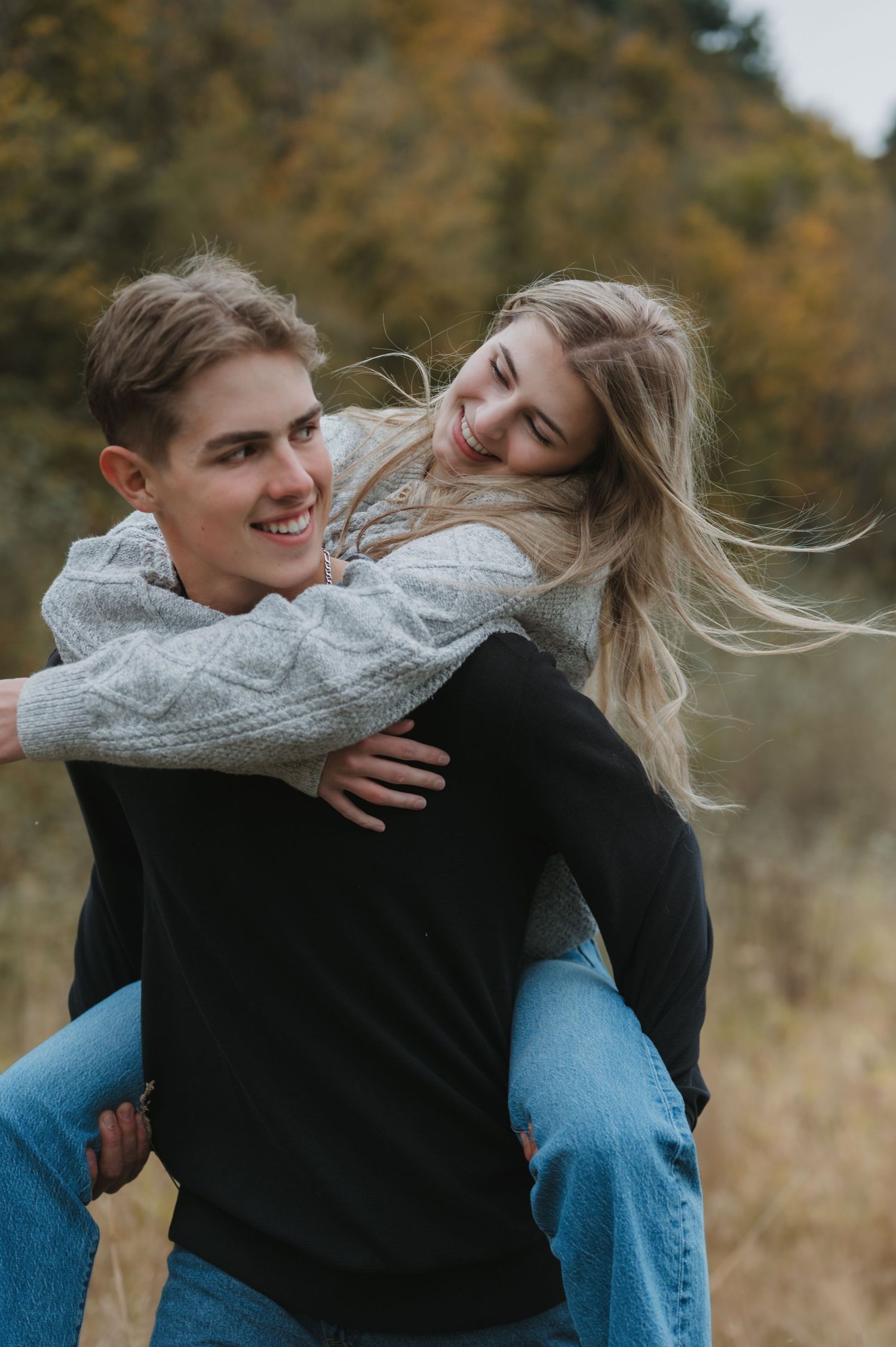 Fall outdoors couples lifestyle photography session