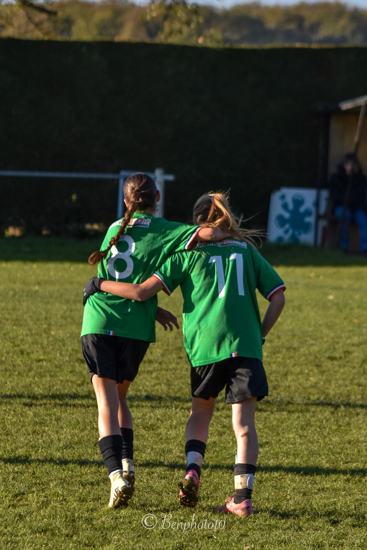 Action de jeu lors d’un match de football amateur féminin