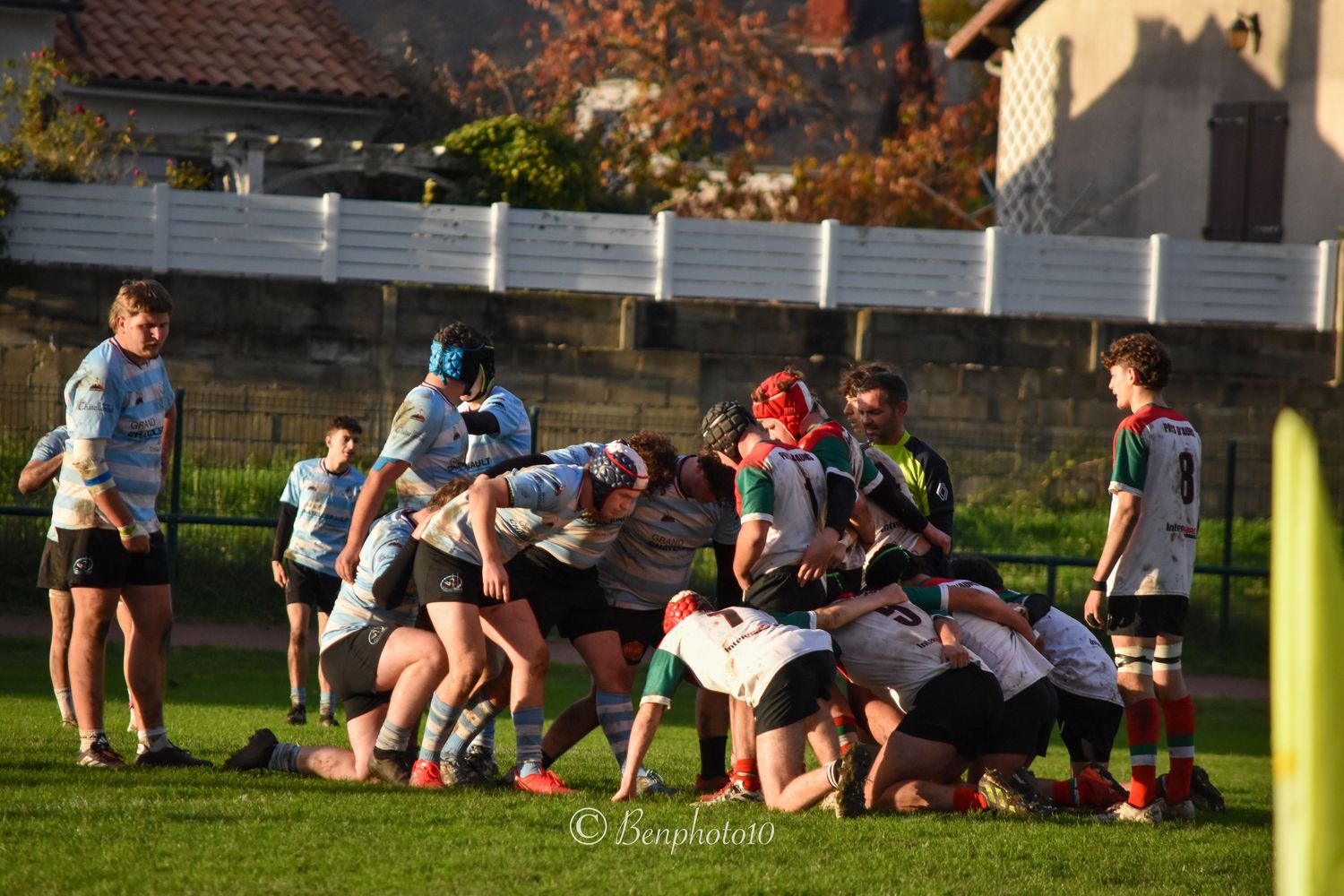 Photographe sportif benphoto10 capturant une action de rugby en match amateur à Châtellerault pour le club OGCP