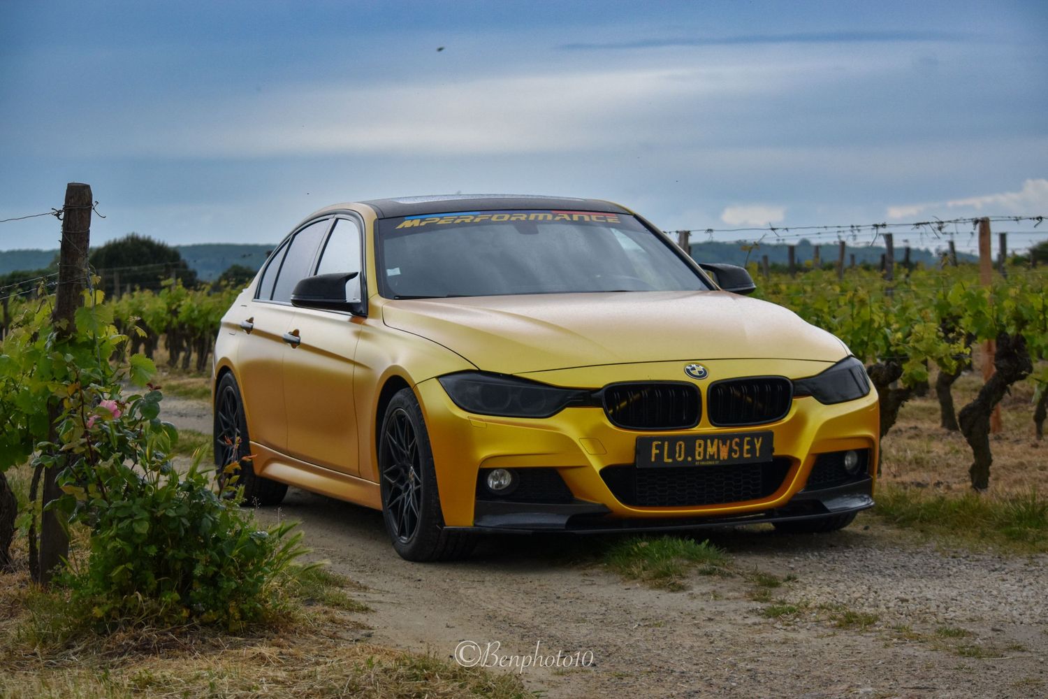 Photo automobile BMW doré réalisée par le photographe benphoto10