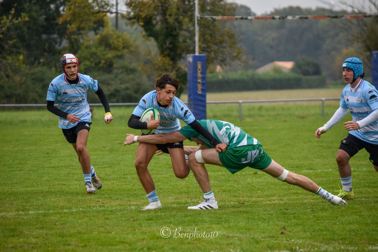 Photographe sportif benphoto10 capturant une action de rugby en match amateur à Châtellerault pour le club OGCP