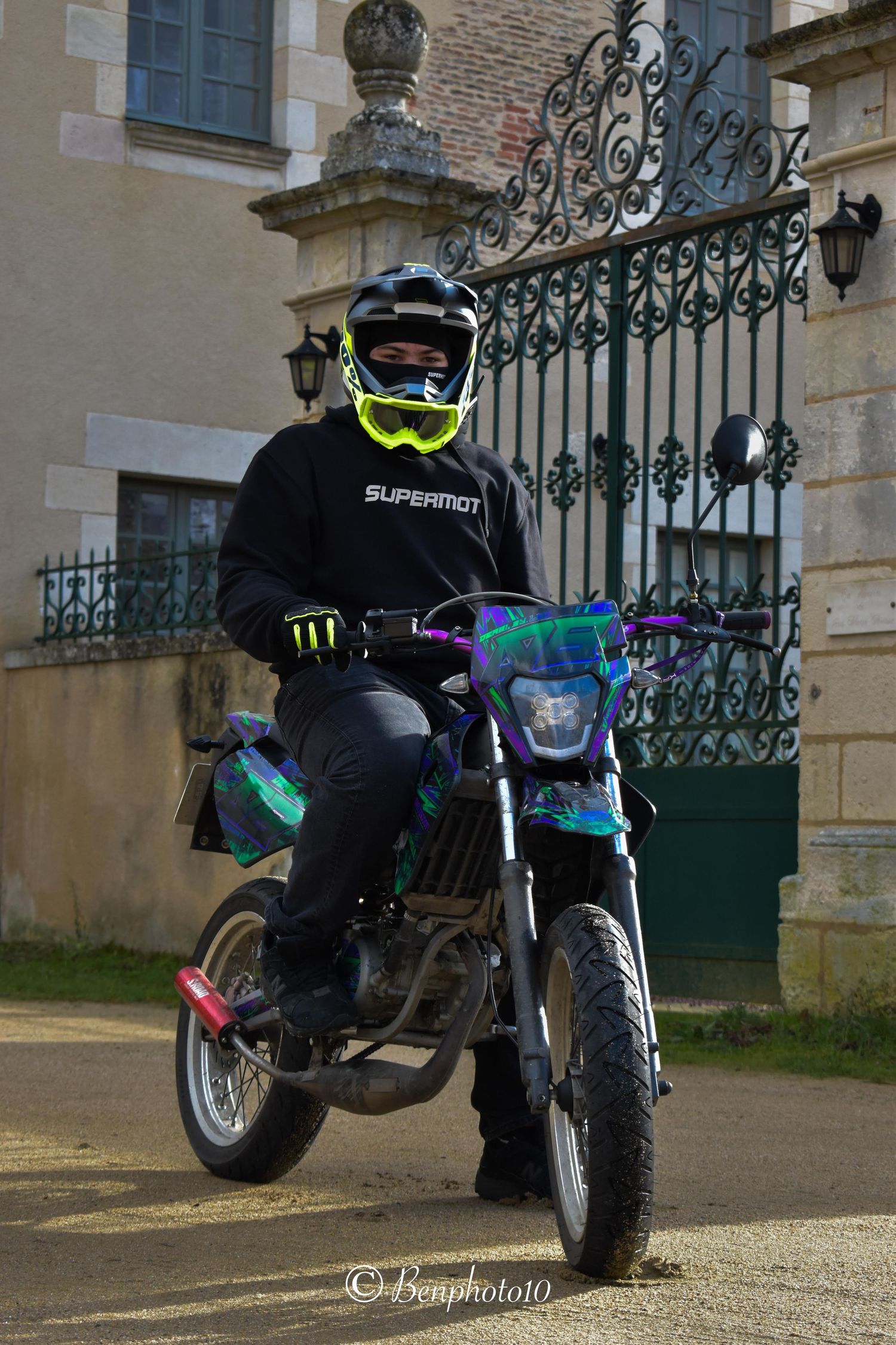 Shooting photo moto réalisé par le photographe benphoto10 à Saint Savin dans la vienne 86