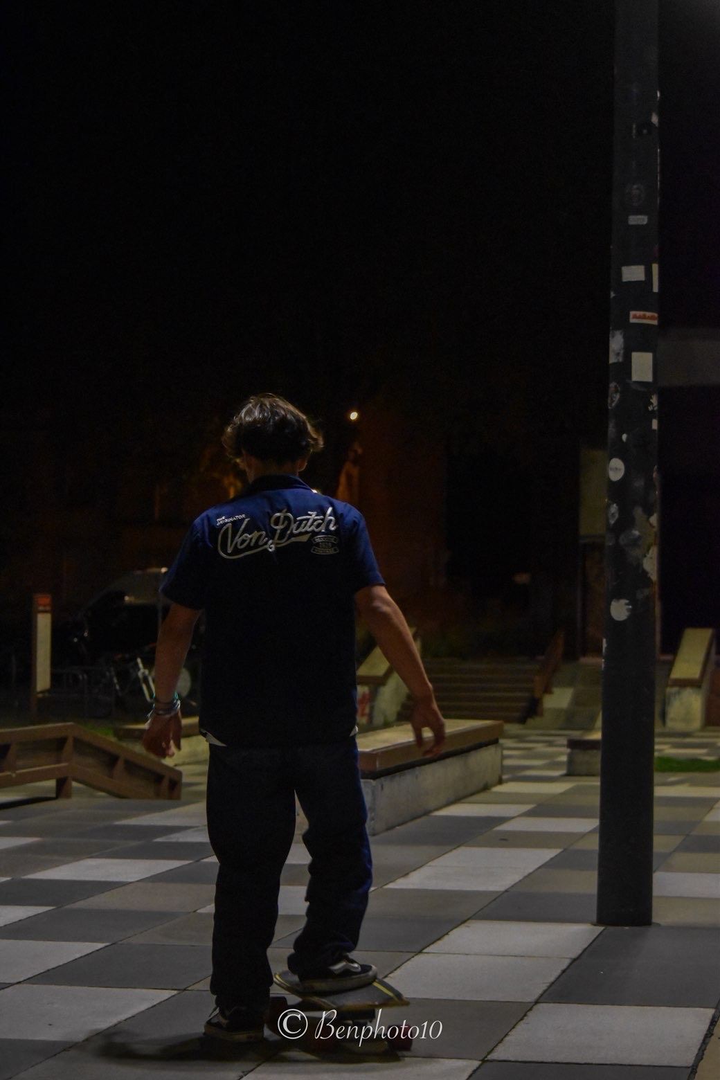 Session de skateboard street en extérieur photographiée à Châtellerault