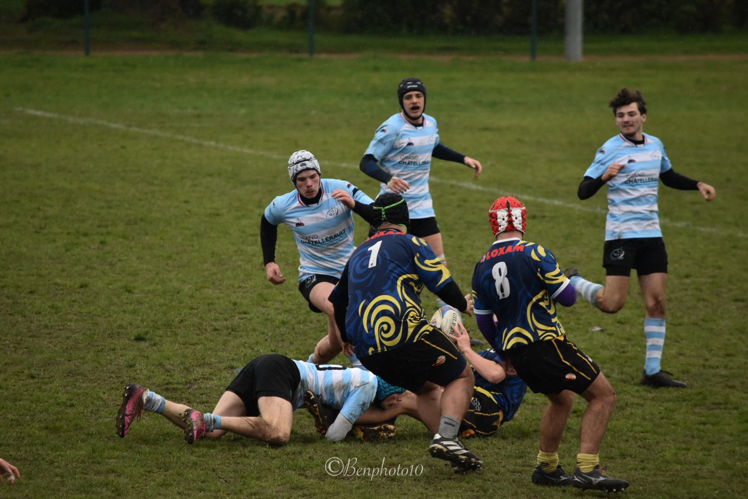 Action offensive de l’OGCP photographiée lors d’un match à Châtellerault