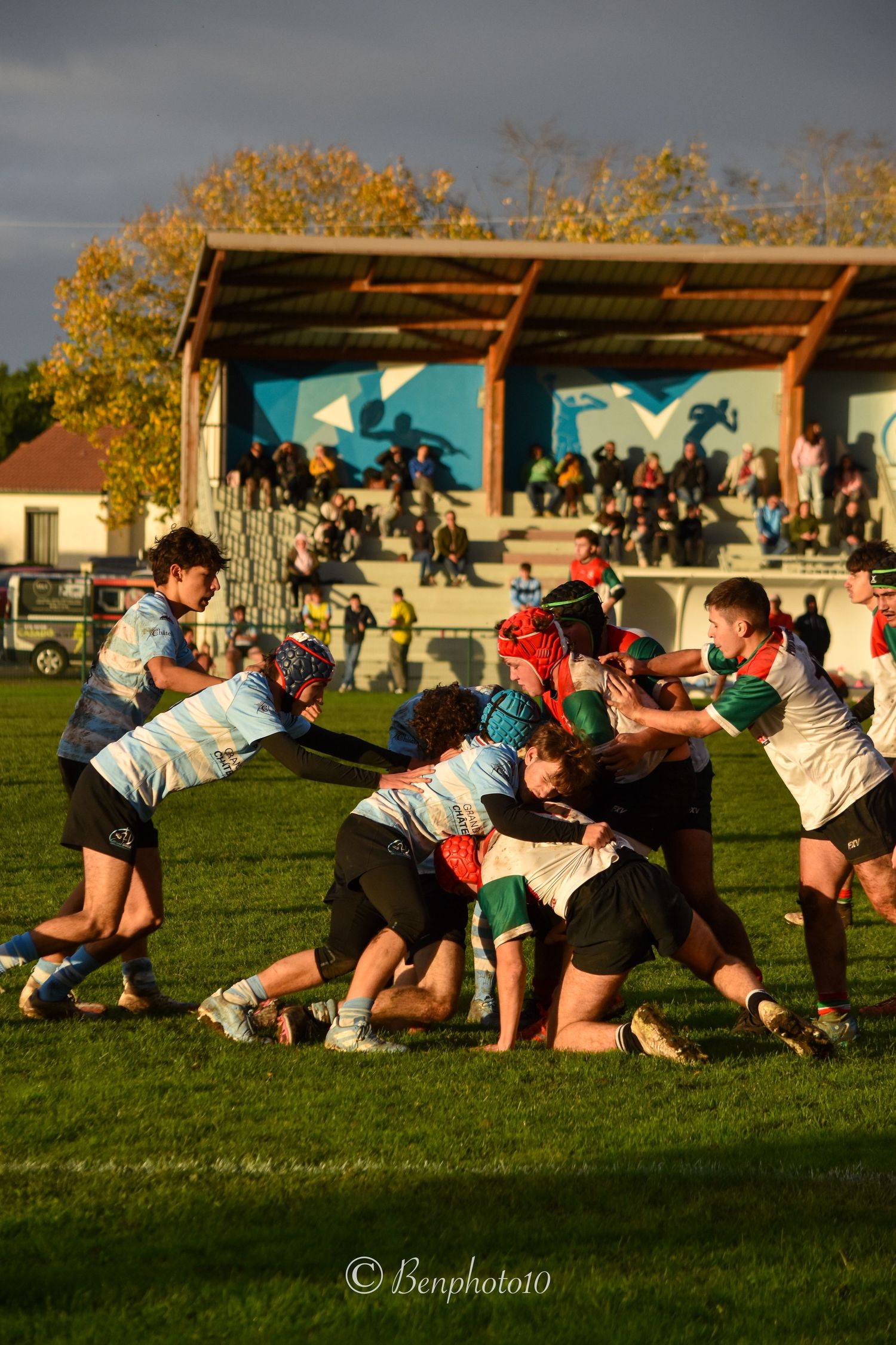 Photographe sportif benphoto10 capturant une action de rugby en match amateur à Châtellerault pour le club OGCP