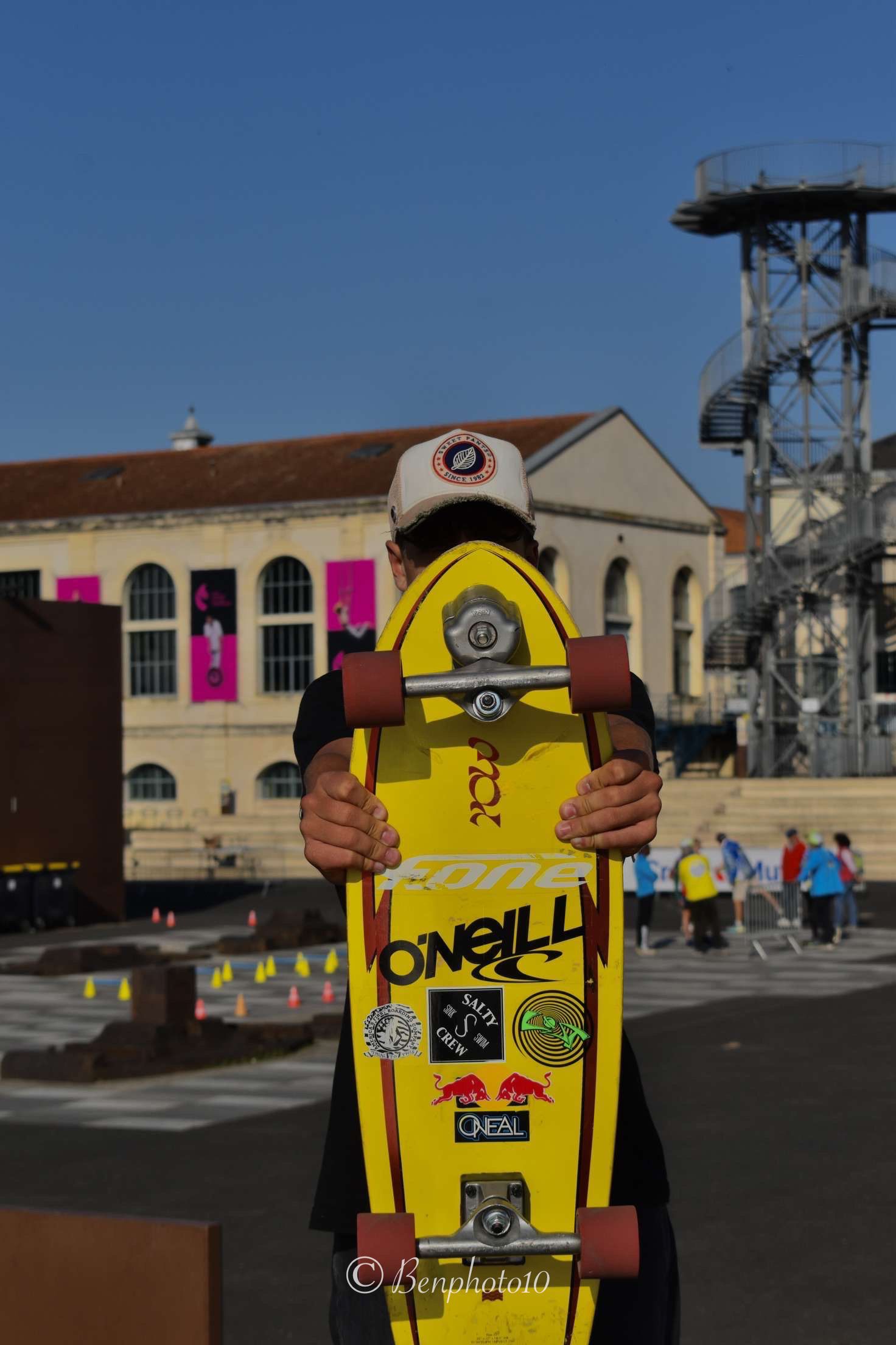 Session de skateboard street en extérieur photographiée à Châtellerault