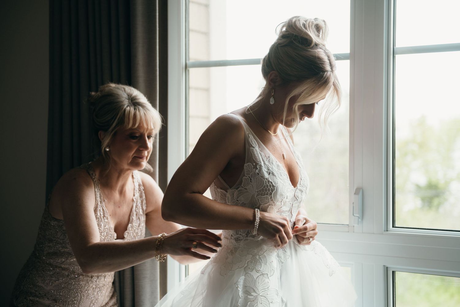 elegant wedding photography of a timeless couple, with motion blur and a high end, luxury feel. fine art wedding photographer Montreal