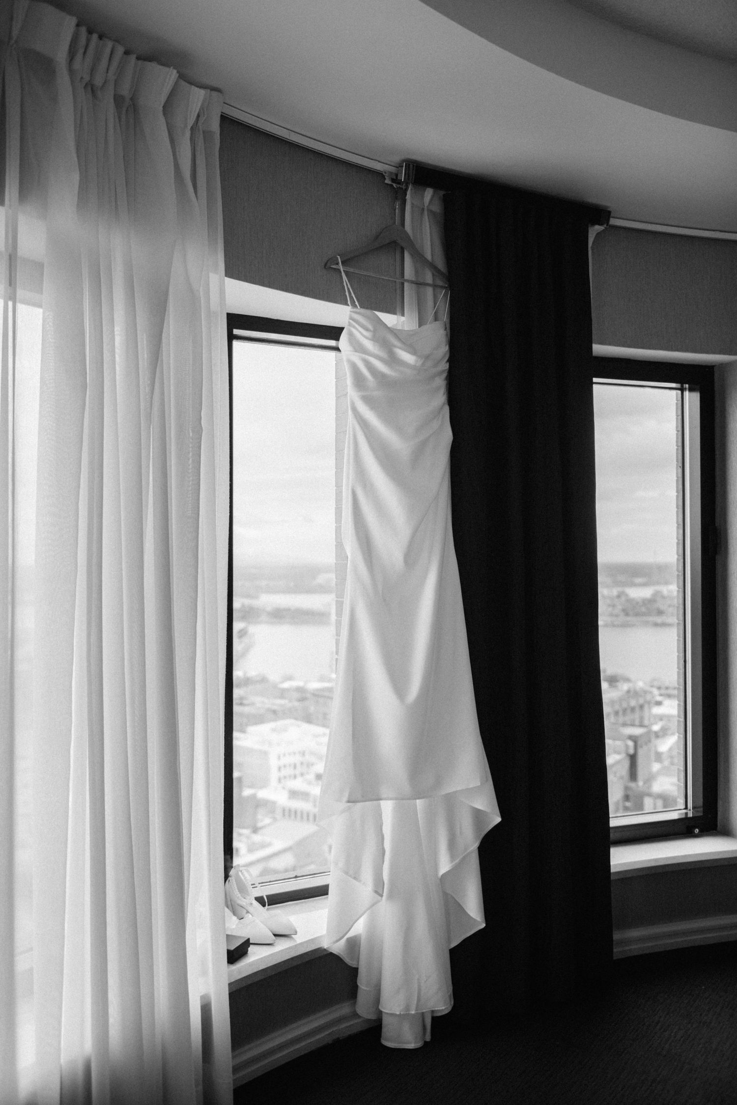 elegant wedding photography of a timeless couple, with motion blur and a high end, luxury feel. fine art wedding photographer Montreal