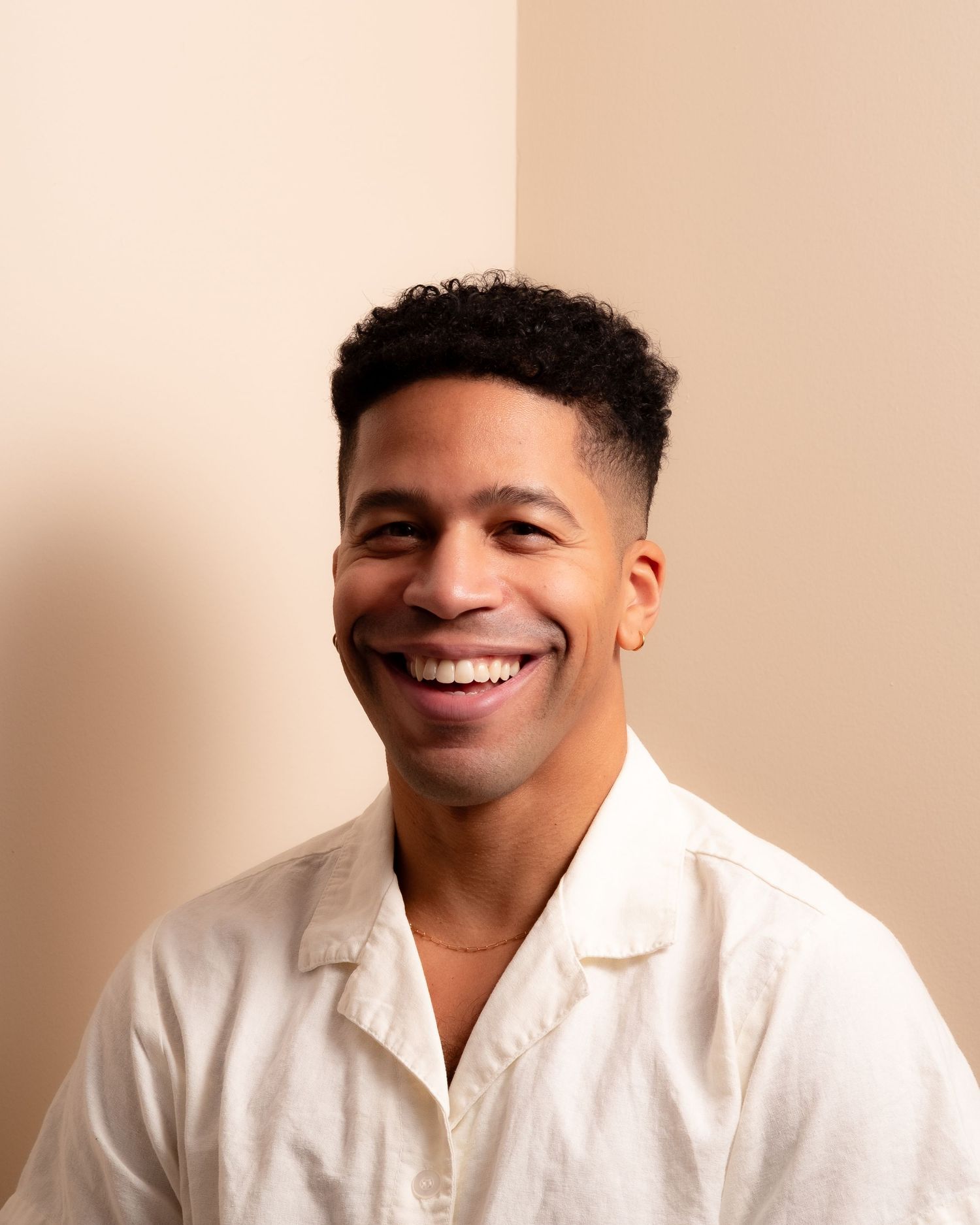 A headshot of the Chicago photographer Nathan Alston.