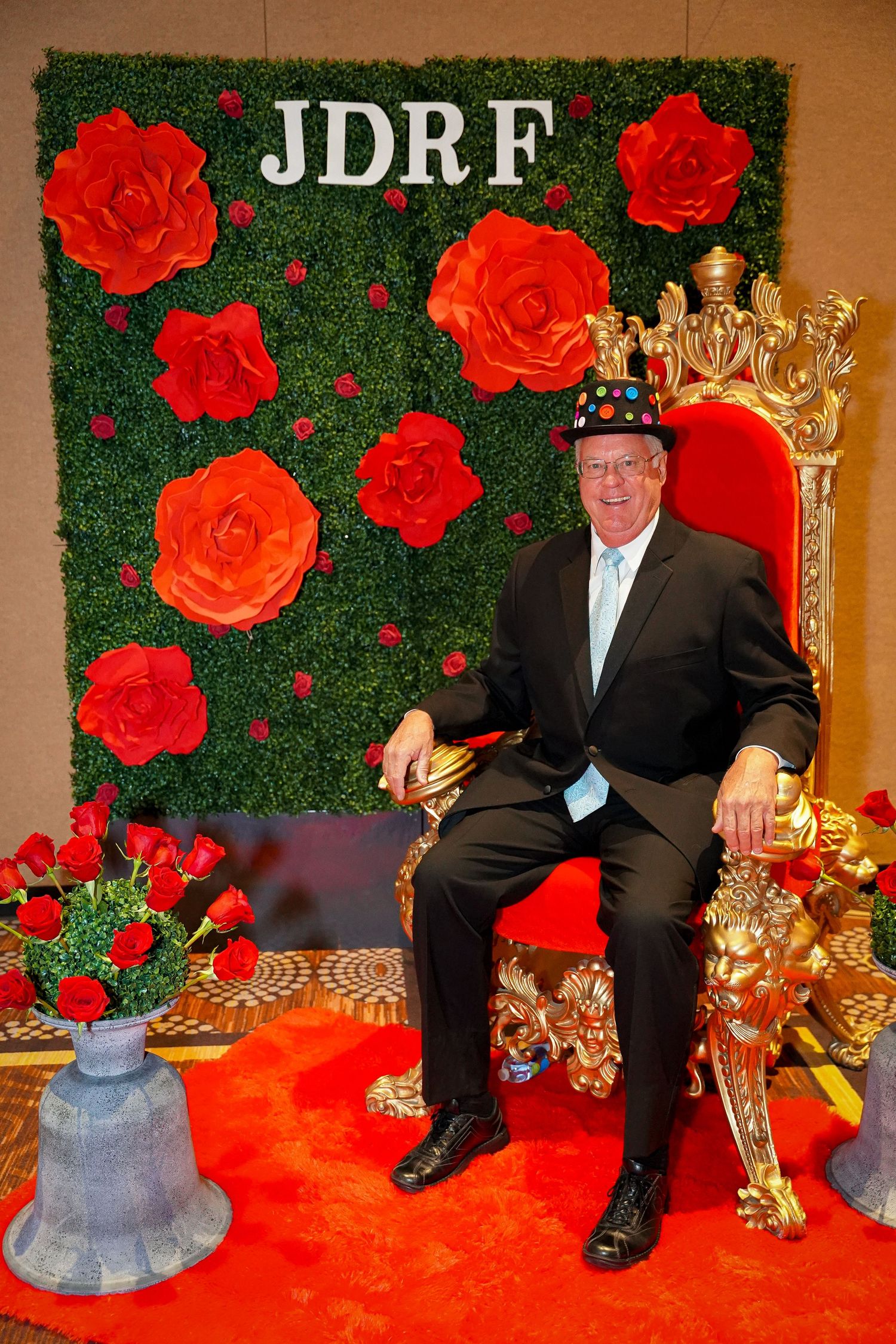 JDRF photo opportunity setup featuring golden throne and red rose backdrop.