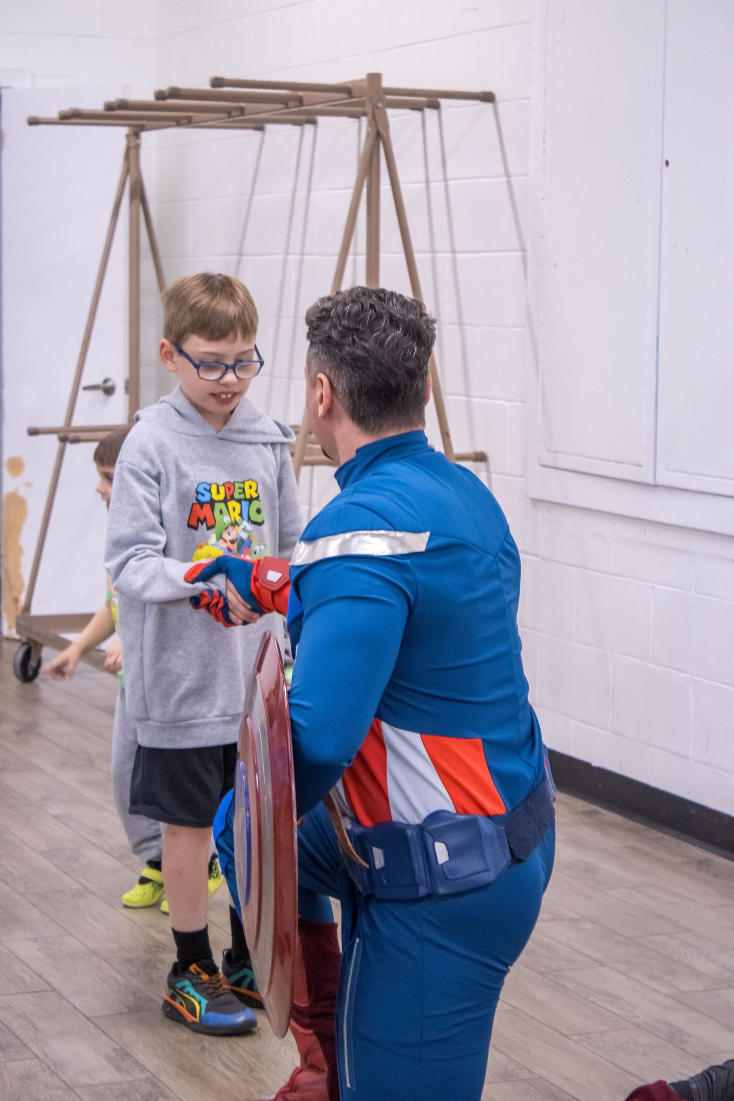 daniel harris captain america poses with boy