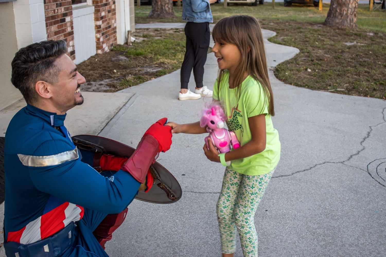 daniel harris captain america talks with girl