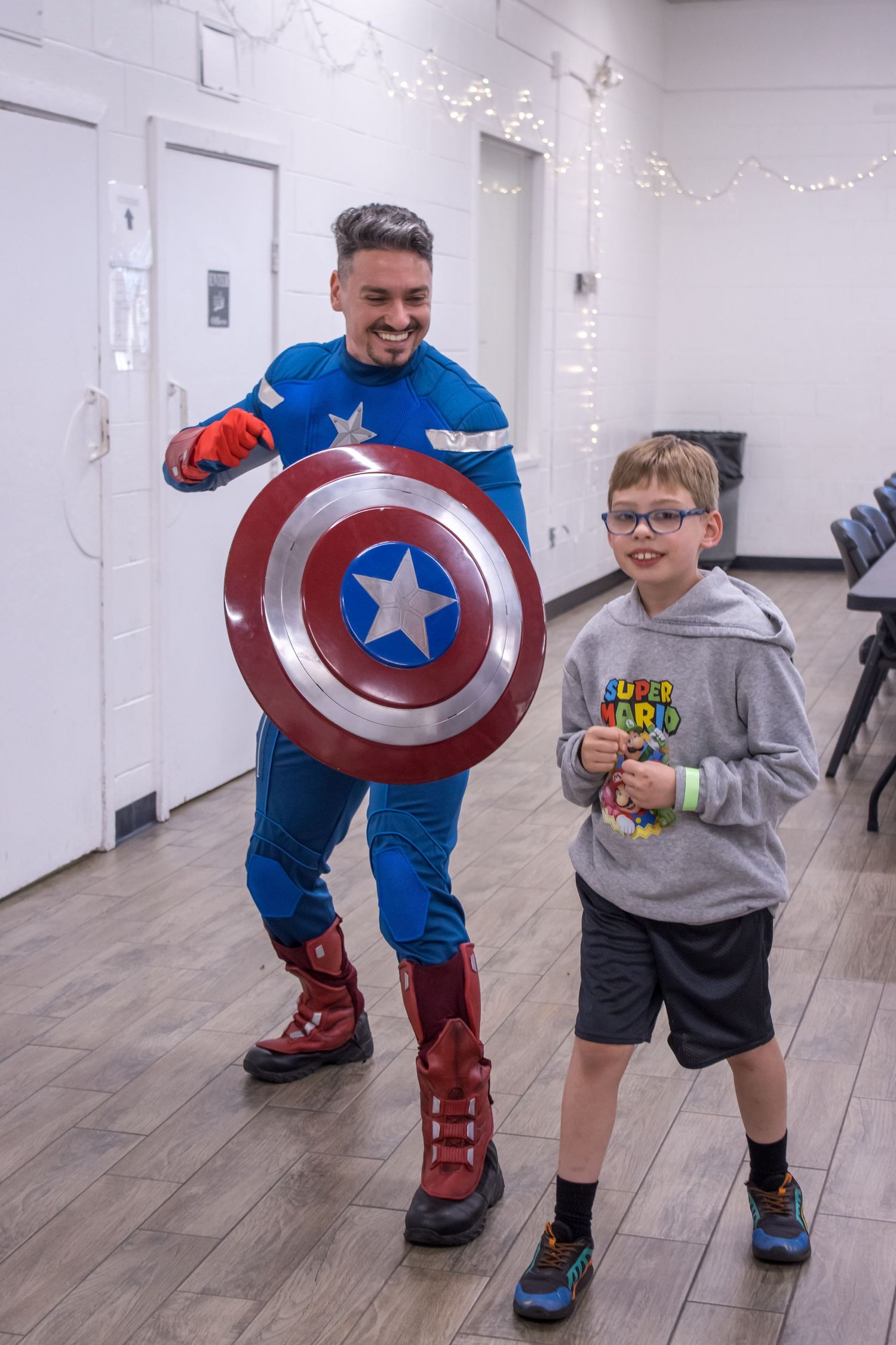 daniel harris captain america poses with boy