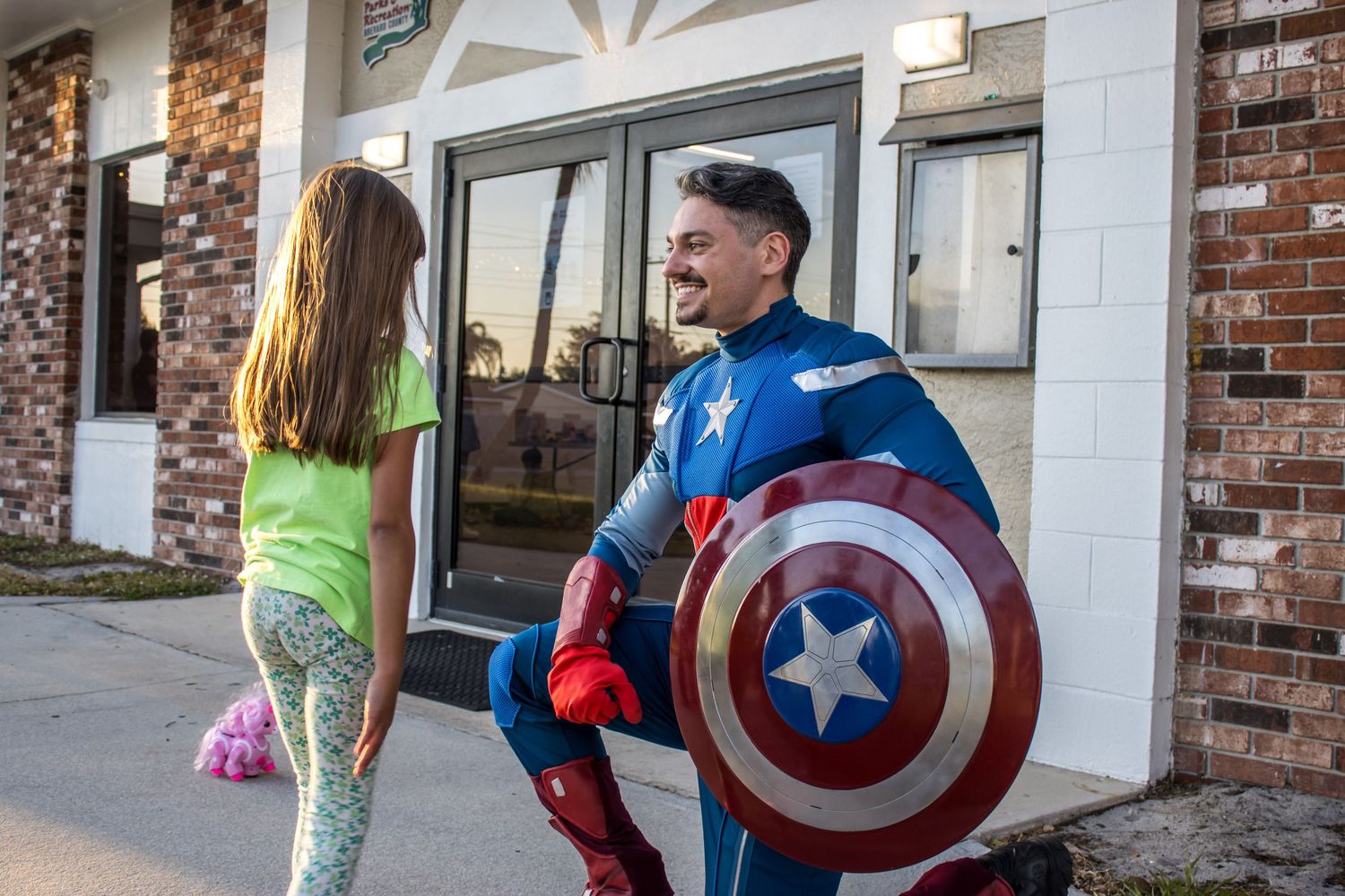 daniel harris captain america talks to girl