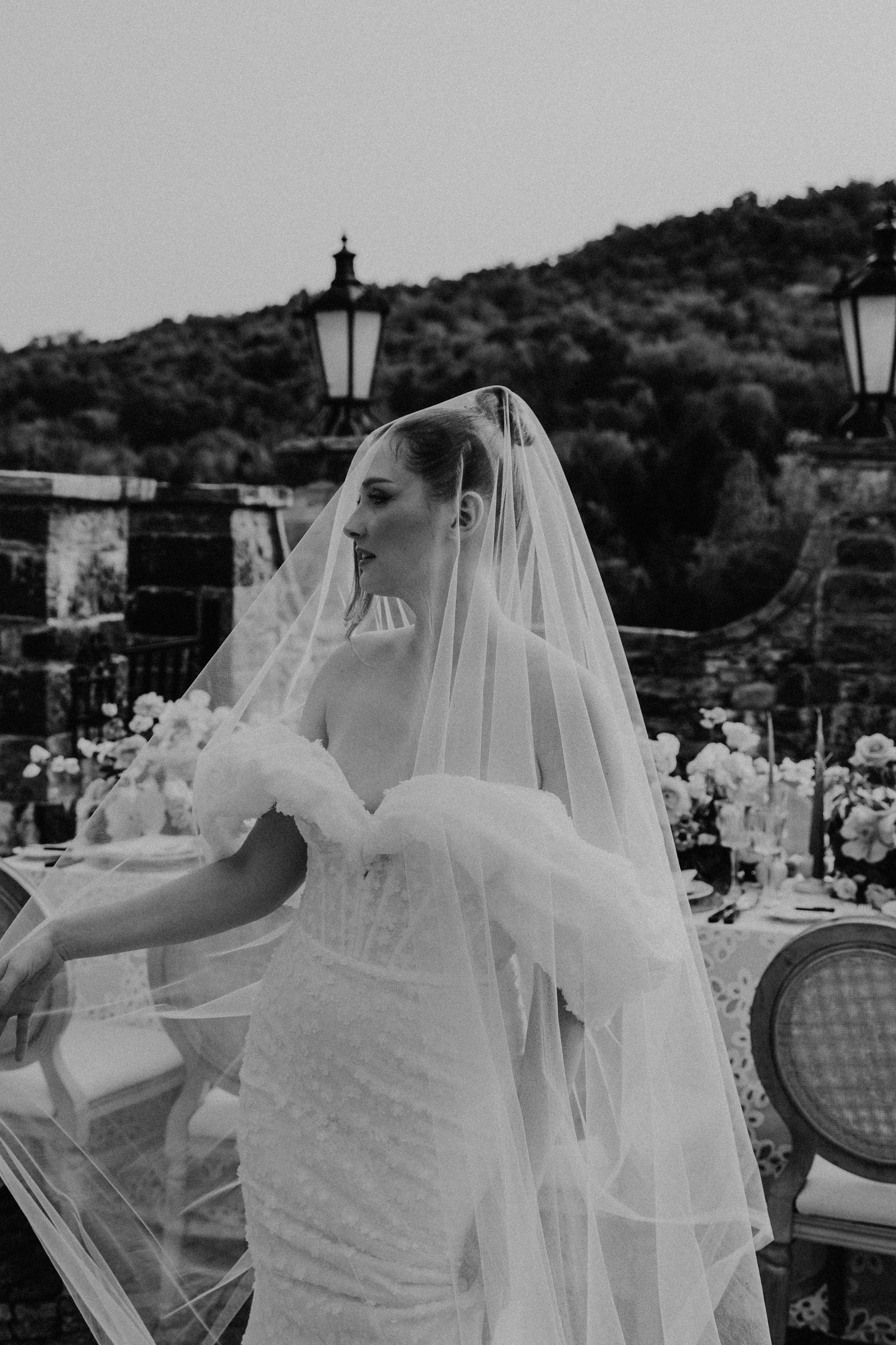 Bride black and white, dress from dream it yourself