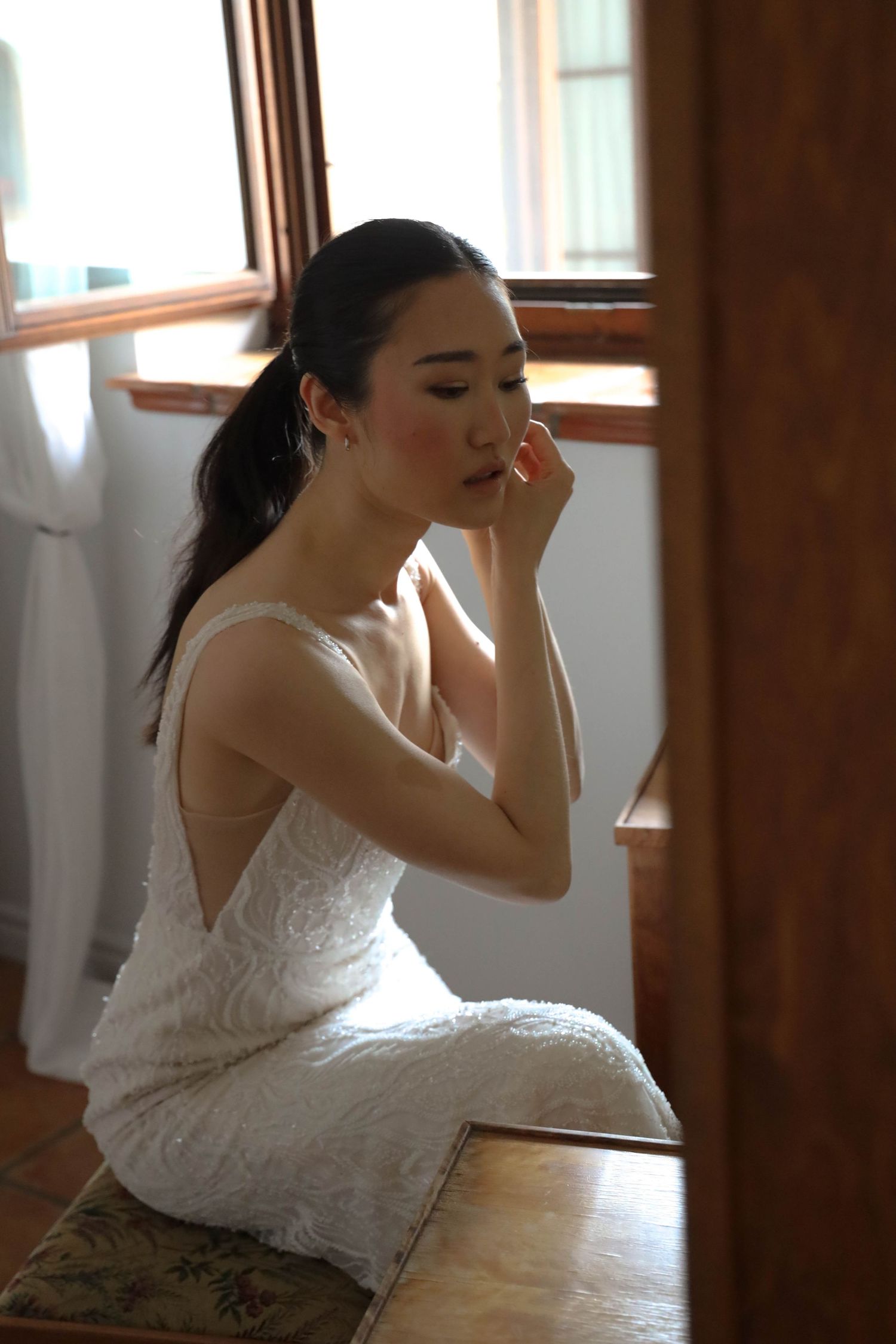 Bride putting make-up