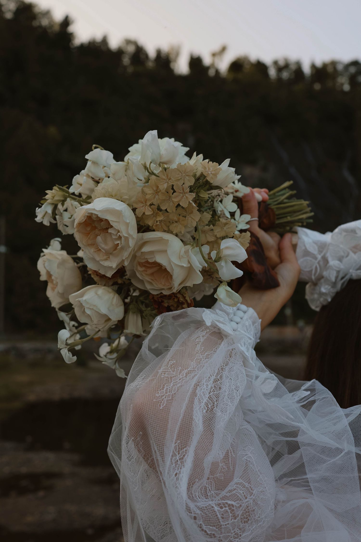 flower bouquet bride  flowy
