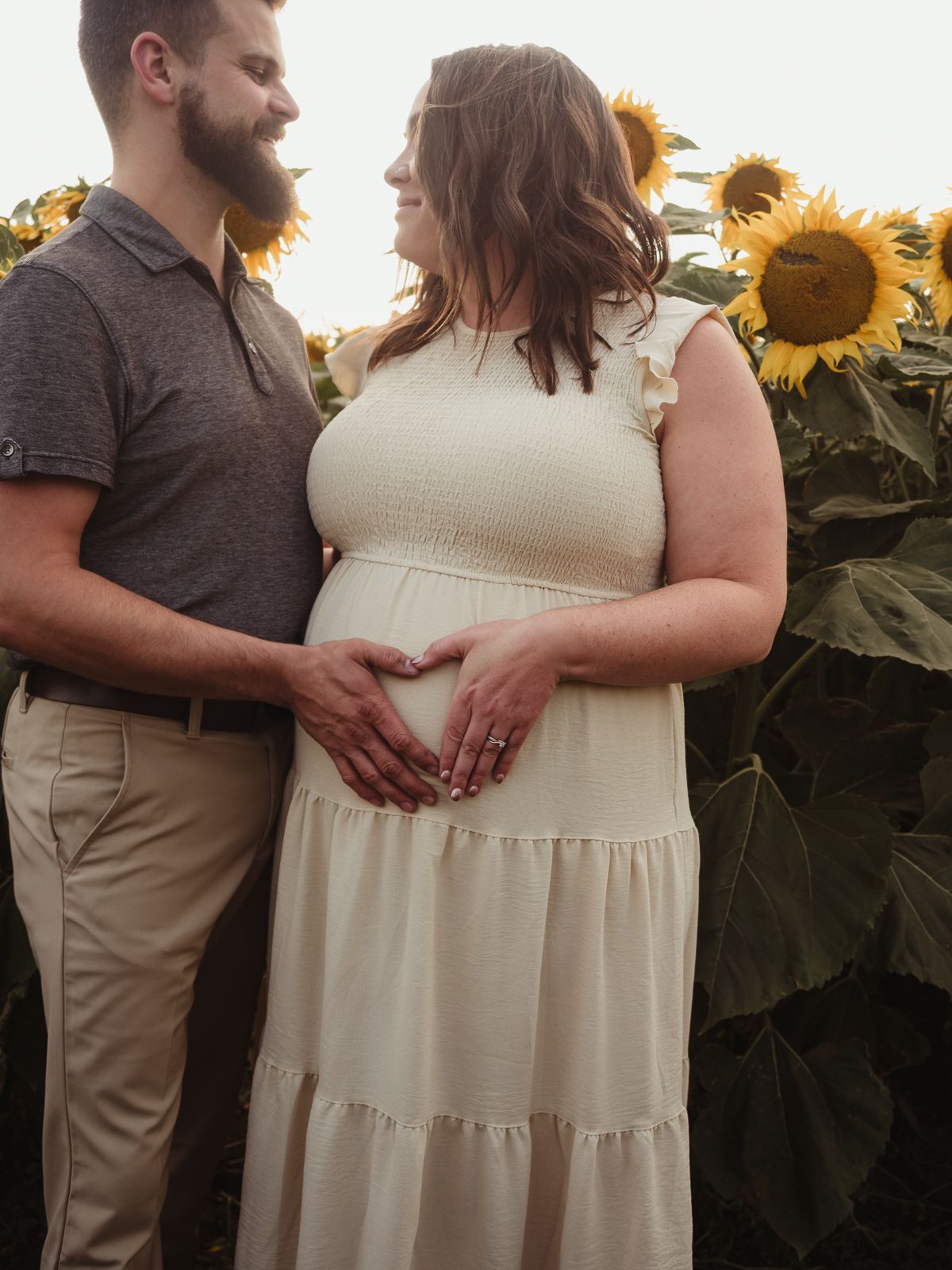 Edmonton maternity photographer outdoor session