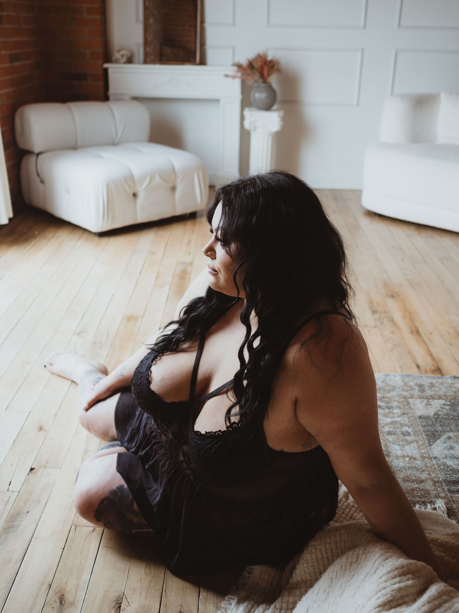 Edmonton boudoir photographer capturing empowering, body-positive boudoir portraits in Stony Plain, Spruce Grove and Parkland County.