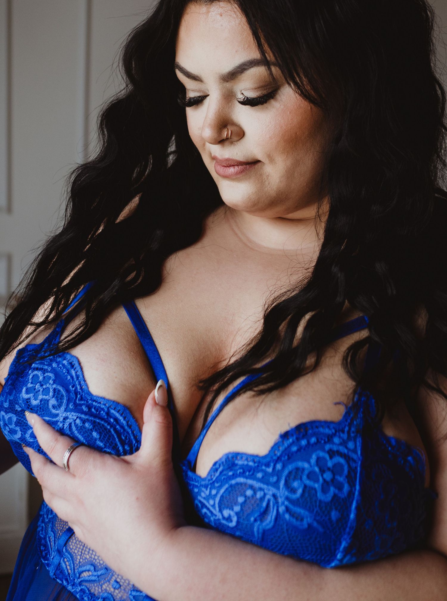 Edmonton boudoir photographer capturing empowering, body-positive boudoir portraits in Stony Plain, Spruce Grove and Parkland County.