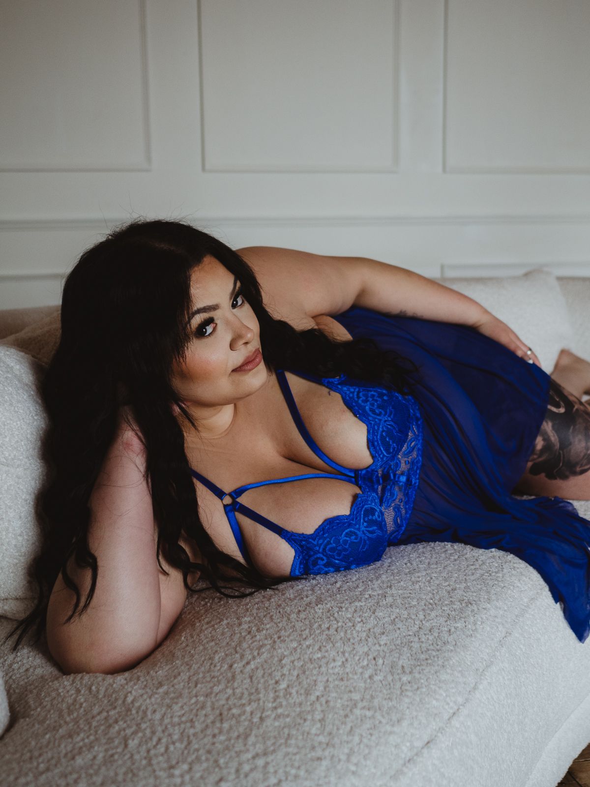 Edmonton boudoir photographer capturing empowering, body-positive boudoir portraits in Stony Plain, Spruce Grove and Parkland County.