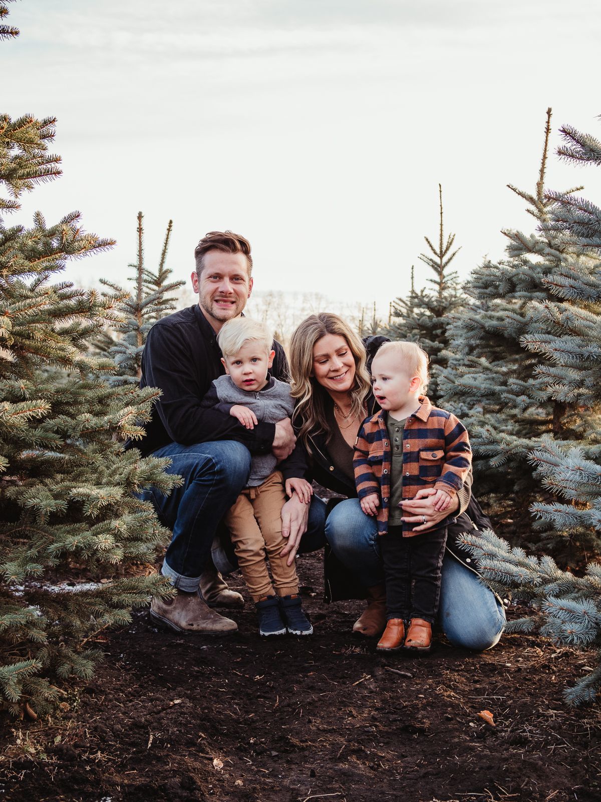 Family photography session at sunset in Spruce Grove, by Spruce Grove Family Photographer.