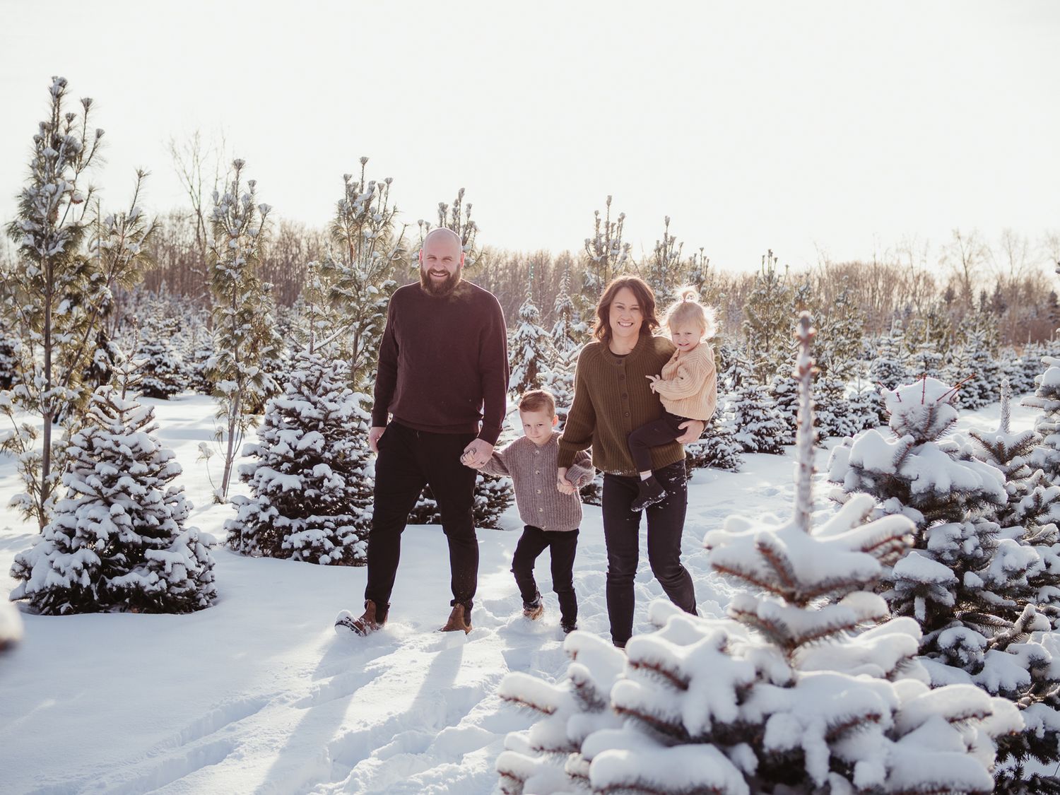 Family photography session at sunset in Spruce Grove, by Spruce Grove Family Photographer.