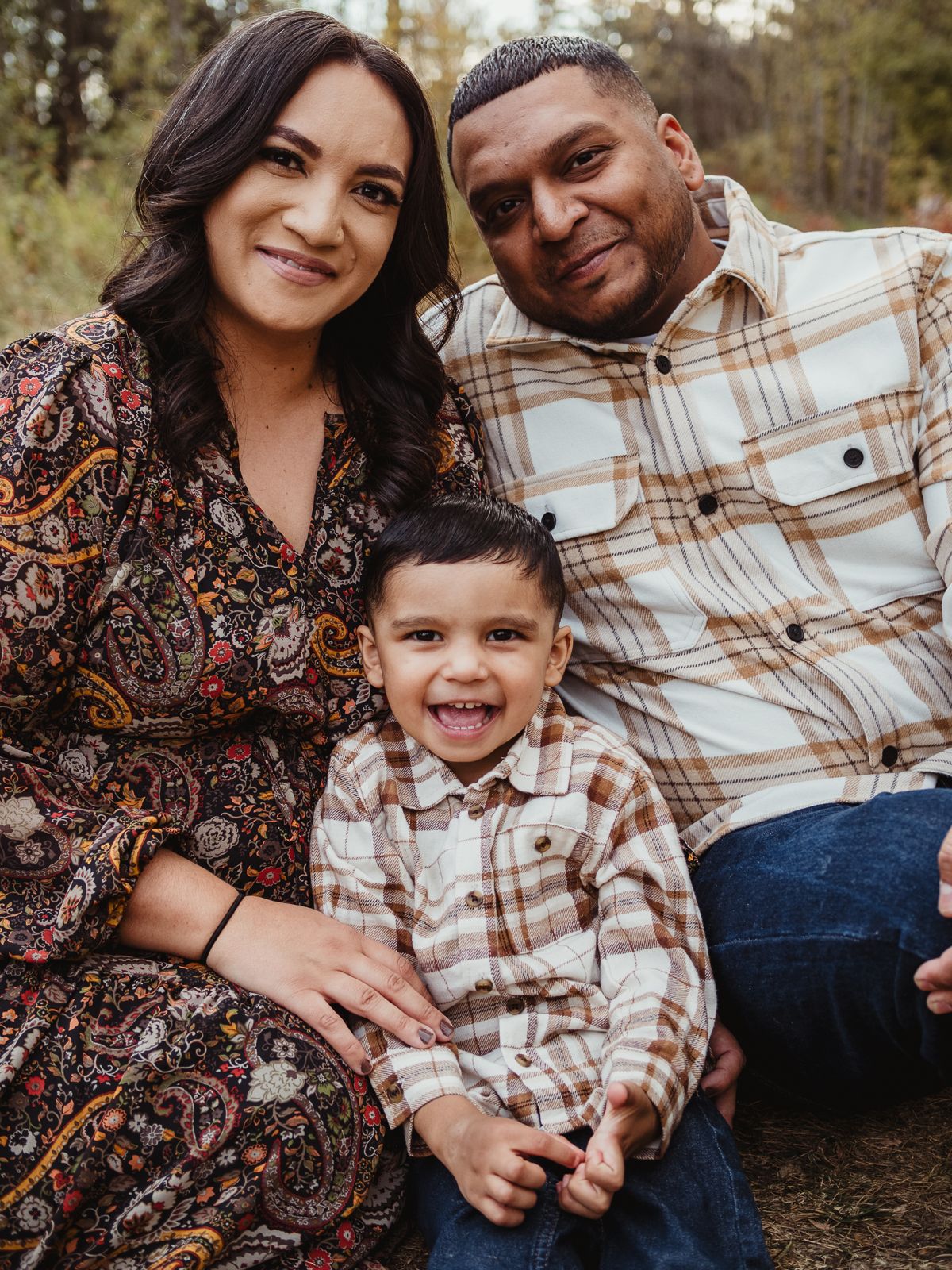 Family photography session at sunset in Spruce Grove, by Spruce Grove Family Photographer.