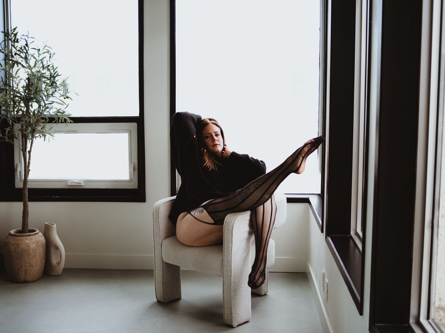 Edmonton boudoir photographer capturing empowering, body-positive boudoir portraits in Stony Plain, Spruce Grove and Parkland County.