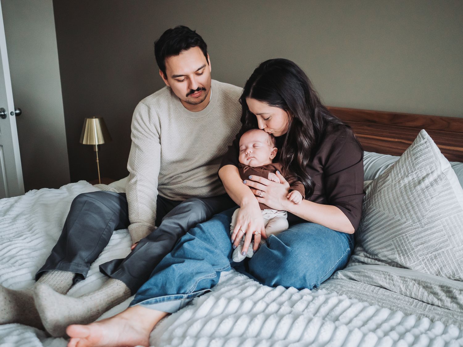 Cozy in-home newborn photography with family