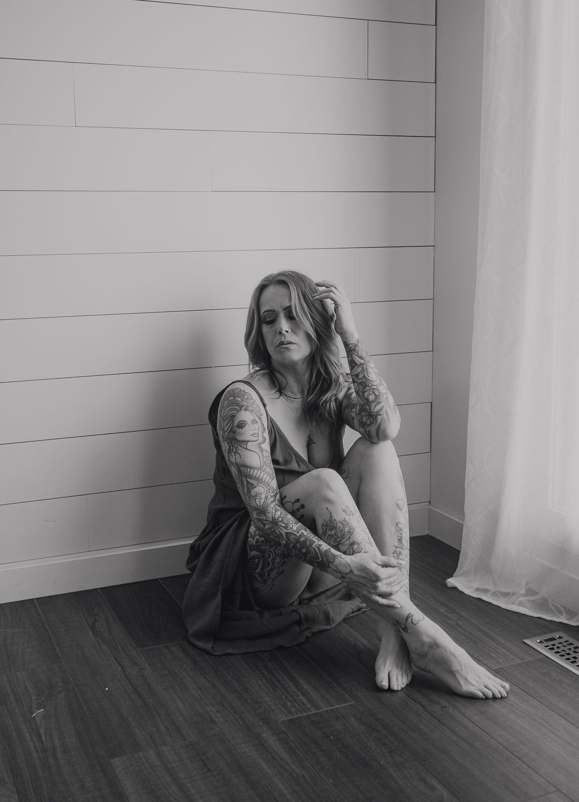 Edmonton boudoir photographer capturing empowering, body-positive boudoir portraits in Stony Plain, Spruce Grove and Parkland County.