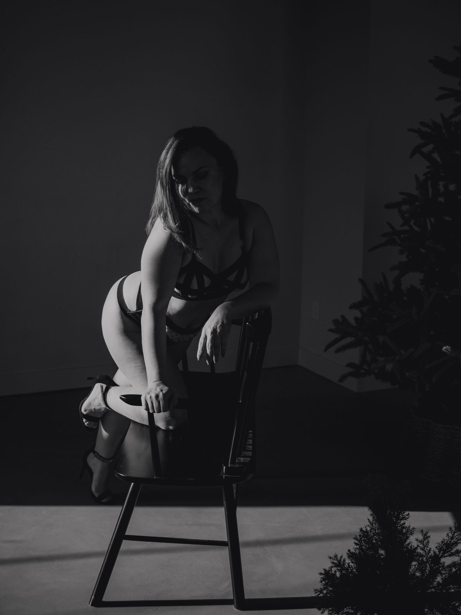 Edmonton boudoir photographer studio portrait by Coral Konanz Photography