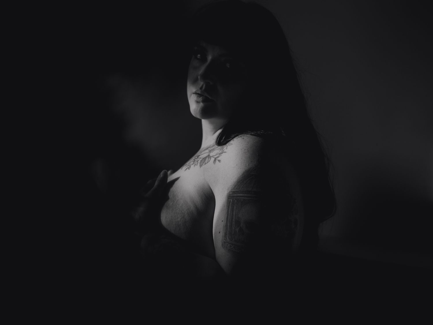 Edmonton boudoir photographer capturing empowering, body-positive boudoir portraits in Stony Plain, Spruce Grove and Parkland County.