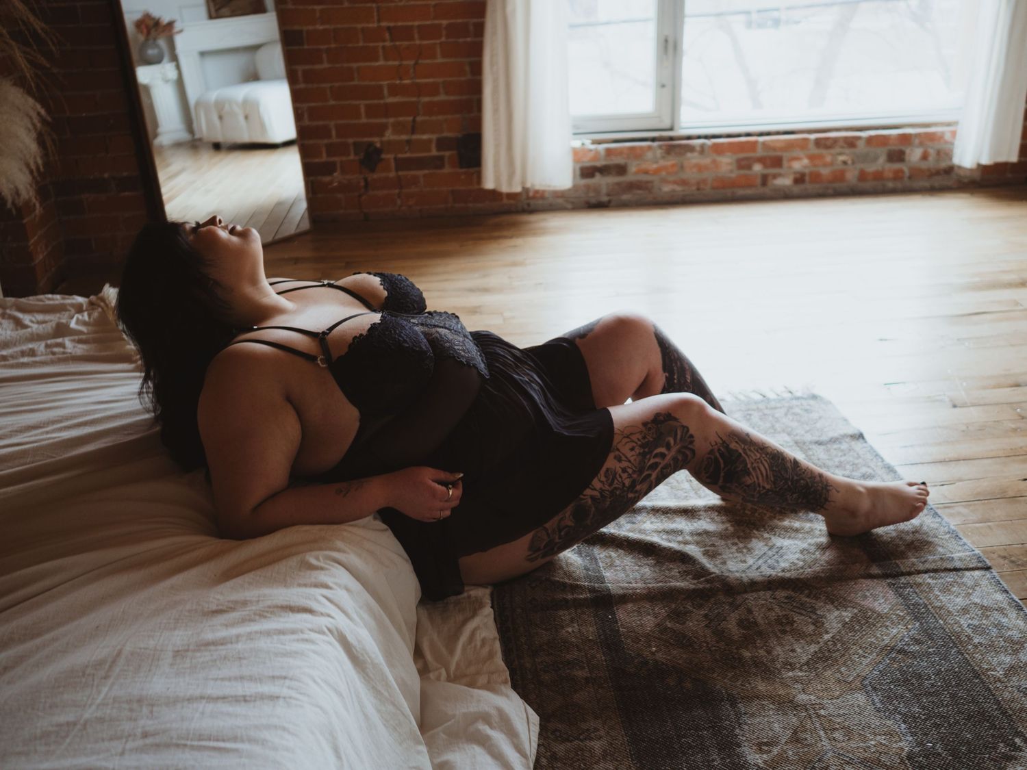 Edmonton boudoir photographer capturing empowering, body-positive boudoir portraits in Stony Plain, Spruce Grove and Parkland County.