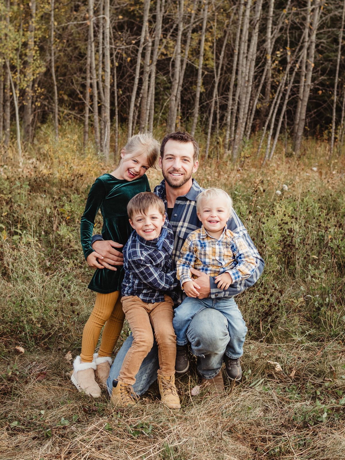Family photography session at sunset in Spruce Grove, by Spruce Grove Family Photographer.