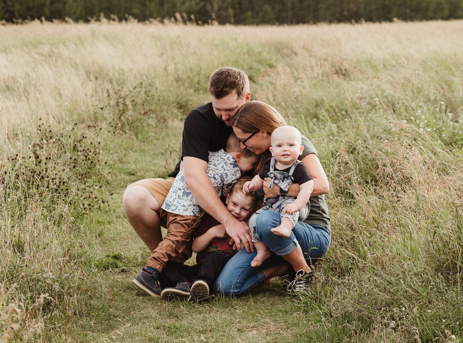 Family photography session at sunset in Spruce Grove, by Spruce Grove Family Photographer.