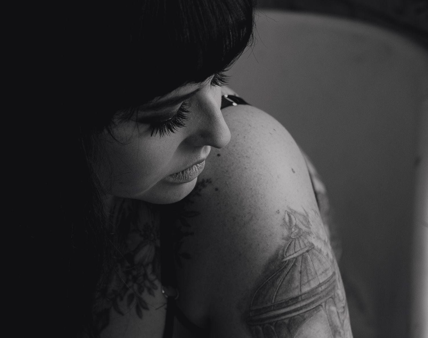 Edmonton boudoir photographer capturing empowering, body-positive boudoir portraits in Stony Plain, Spruce Grove and Parkland County.