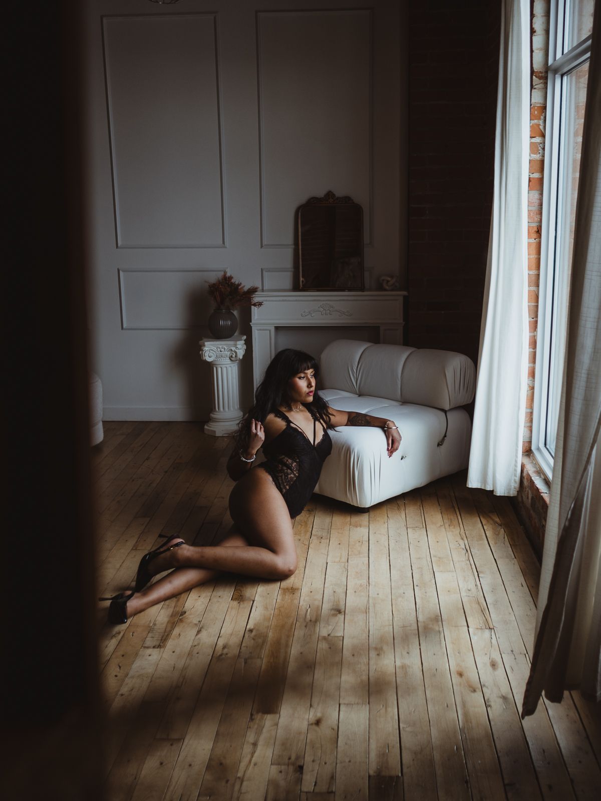 Edmonton boudoir photographer capturing empowering, body-positive boudoir portraits in Stony Plain, Spruce Grove and Parkland County.