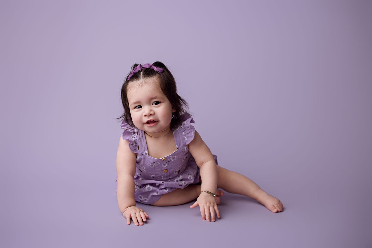 6 Month milestone session with Bree Elle Photography in Port Neches, studio. Client closet available for sitter sessions.