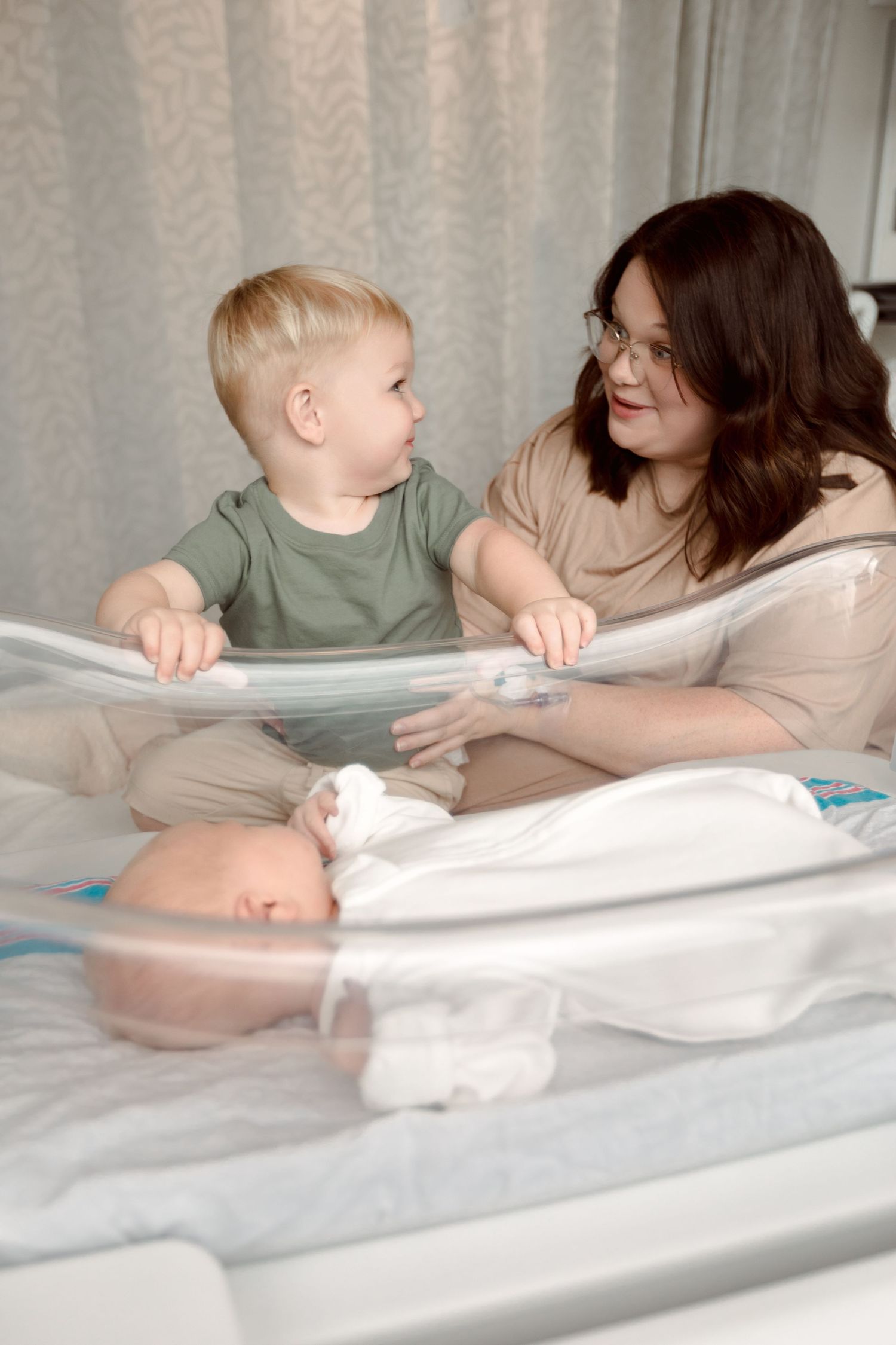 Toddler and mother meeting sibling during Fresh 48 session in Beaumont hospital.