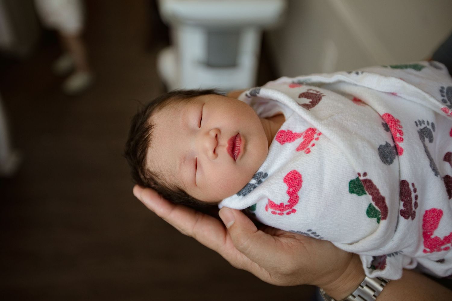 Newborn baby swaddled in hospital blanket during Fresh 48 session in Beaumont hospital.