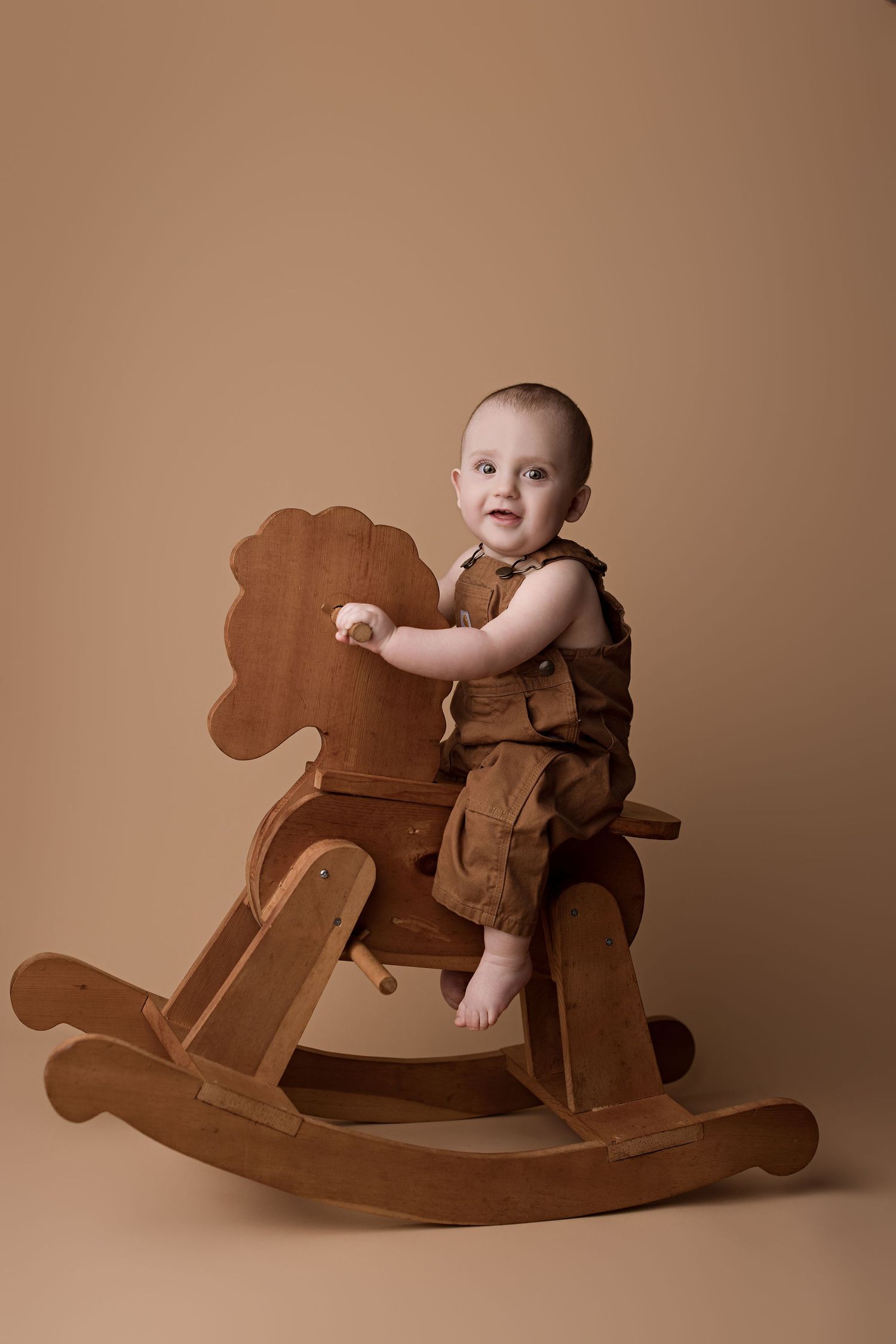 One year cake smash session with Bree Elle Photography in Bridge City, TX.