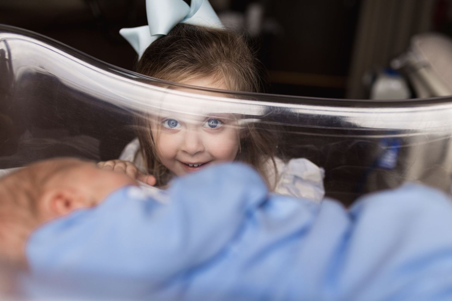 Newborn baby and big sister during Fresh 48 at Baptist hospital in Beaumont, TX with Bree Elle Photography.