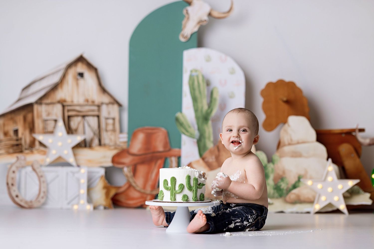 One year cake smash session with Bree Elle Photography in Port Neches, TX.