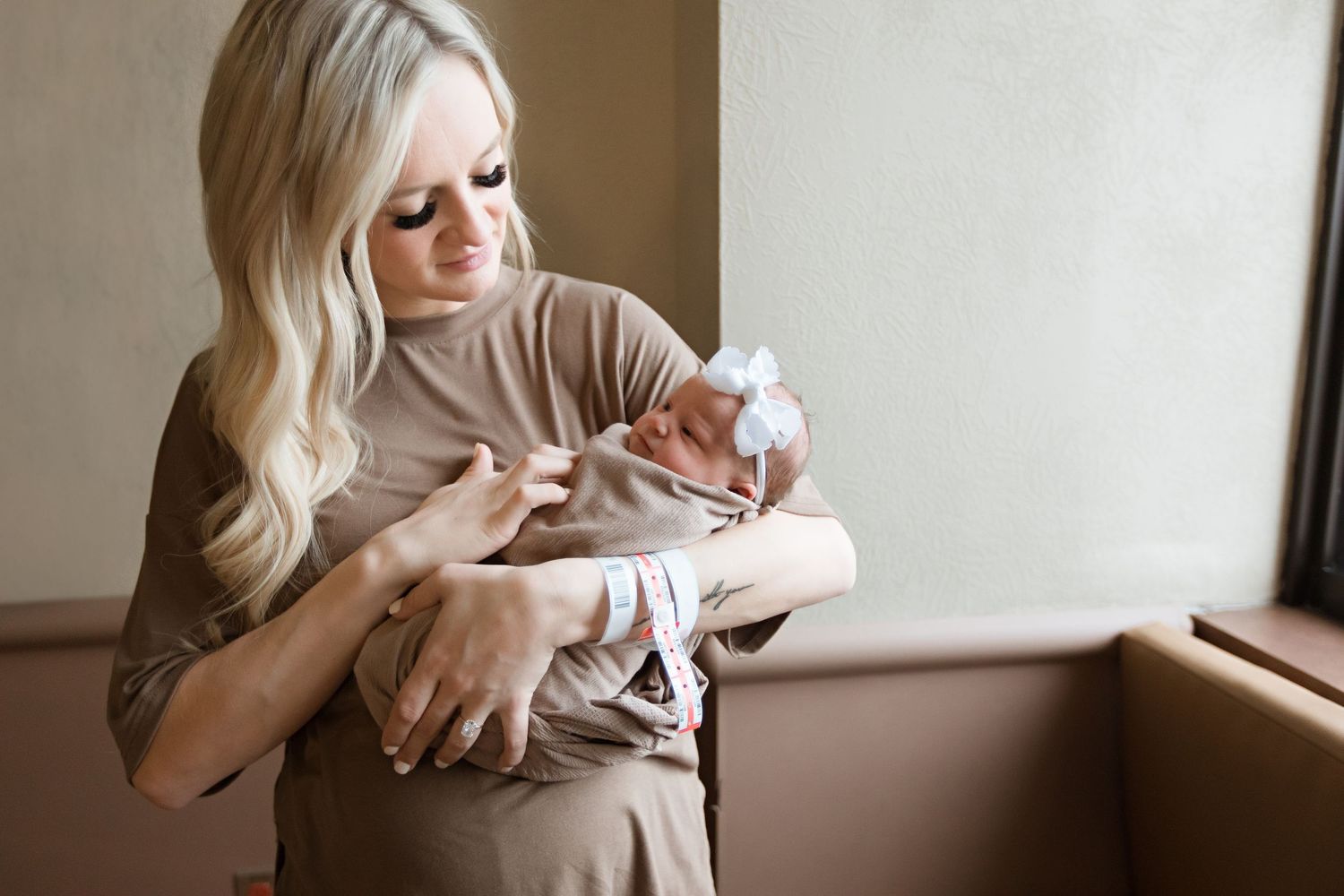 Mother holding newborn baby during Fresh 48 session in Beaumont hospital.