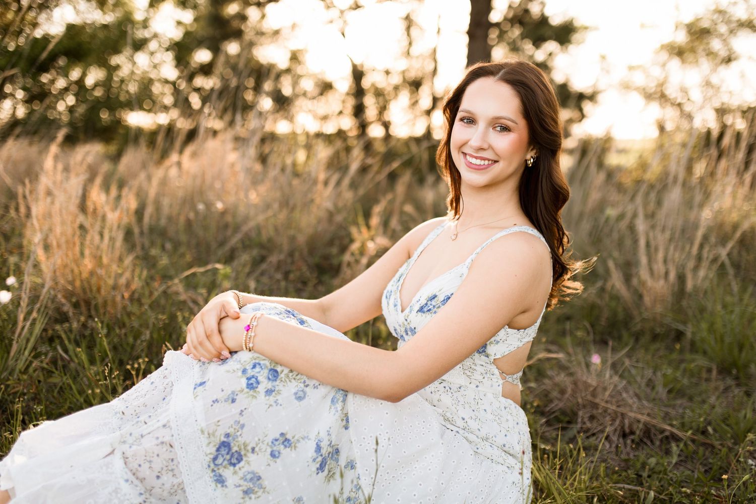 Bree Elle Photography Seniors by Alicia Stephenson. Session with girl in a Beaumont, TX field during senior year photo session.