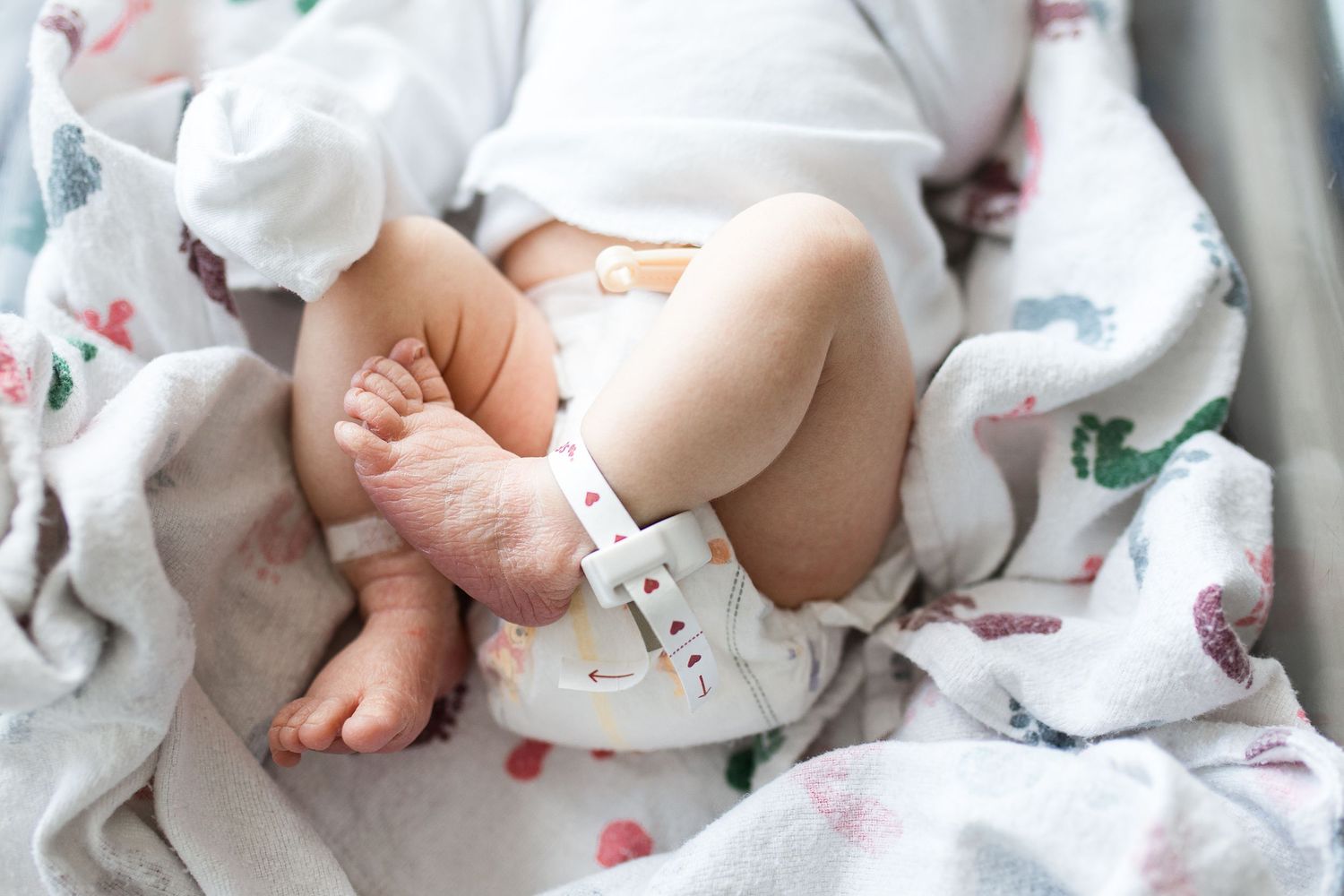 Newborn baby during Fresh 48 session in St. Elizabeth hospital in Beaumont with Bree Elle Photography.
