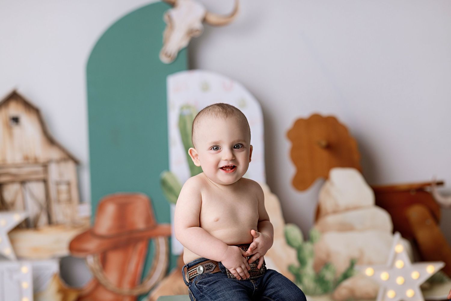 One year cake smash session with Bree Elle Photography in Port Neches, TX.
