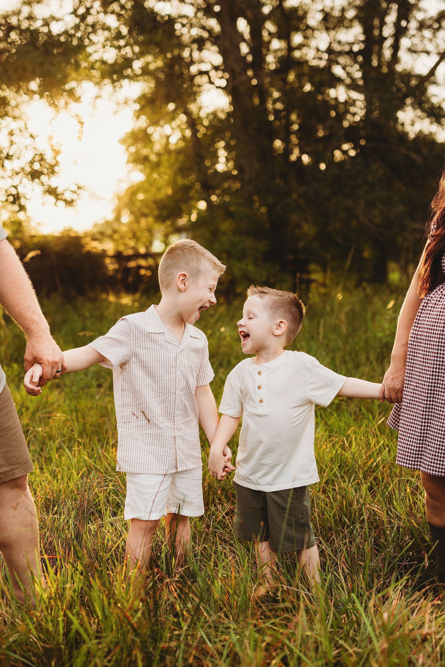 Maternity session held in Orange, TX with family members by Bree Elle Photography.
