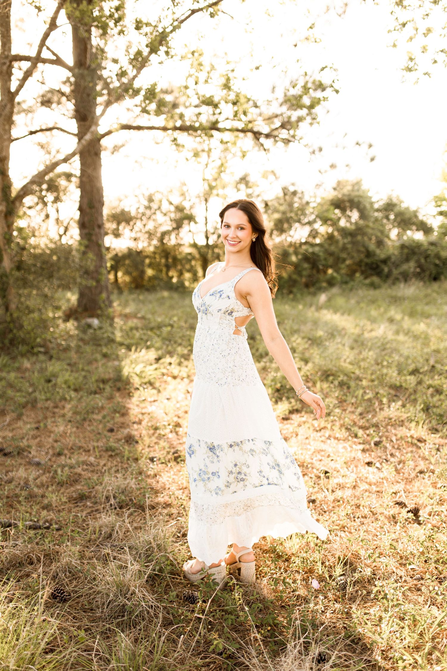 Bree Elle Photography Seniors by Alicia Stephenson. Session with girl in a Beaumont, TX field during senior year photo session.